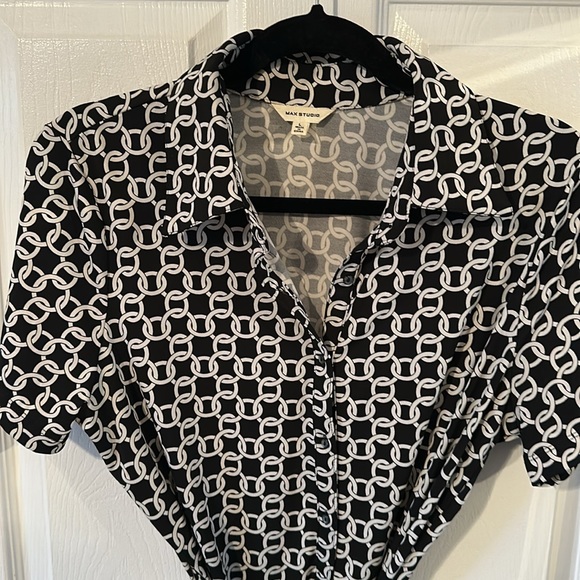 Collared short sleeve summer dress. - Picture 2 of 6